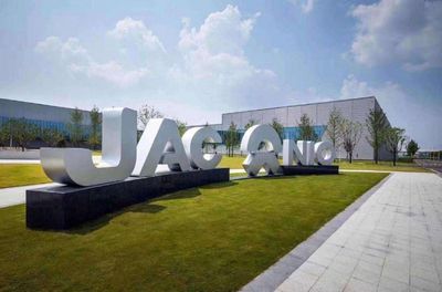 新舊勢(shì)力聯(lián)手，新造車勢(shì)力抱團(tuán)傳統(tǒng)車企大腿管用嗎？